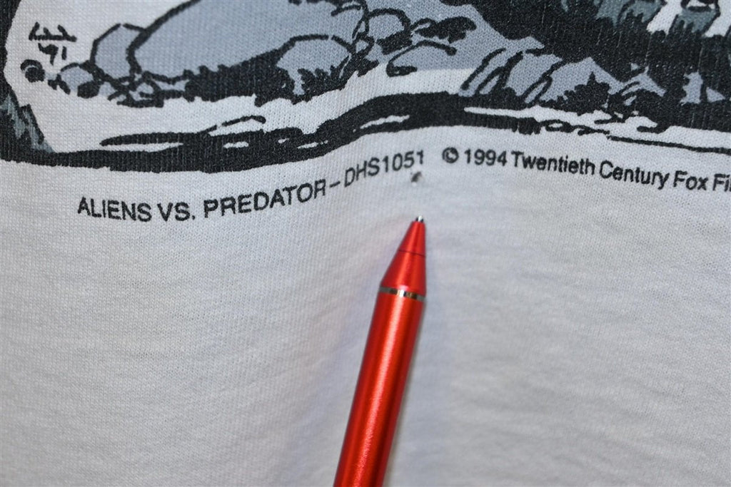 90s Aliens vs Predator Comics Chris Warner 1994 t-shirt product image 3